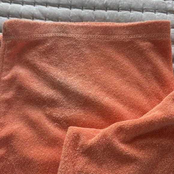 Juicy Couture Embroidered Peach Hoodie
Sweatsuit - Picture 10 of 10